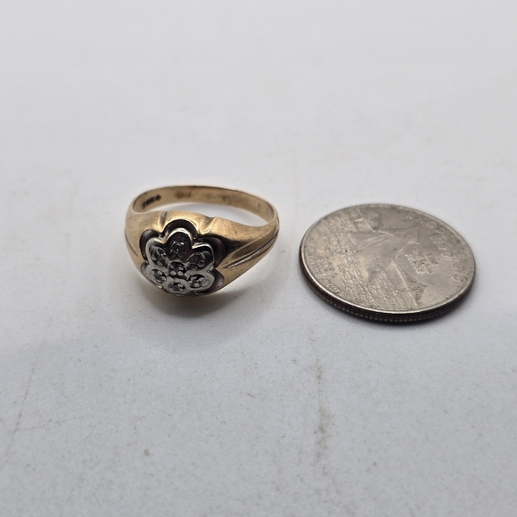 9.5 10k Yellow And White Gold Diamond Flower Ring - Picture 5 of 7